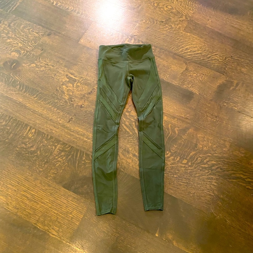 ALO YOGA hunter green leggings